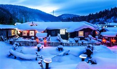 （东北7日）【哈尔滨+漠河+雪乡】哈尔滨、26届冰雪大世界、松花江冬捕、中国雪乡、漠河、北极村、圣诞村滑雪、雪国列车双飞双卧7天
