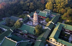 高铁＜韶关2日＞世界自然遗产丹霞山、阳元石、阴元石、南华寺、狮子岩、 入住市四星酒店高铁往返 2 天团